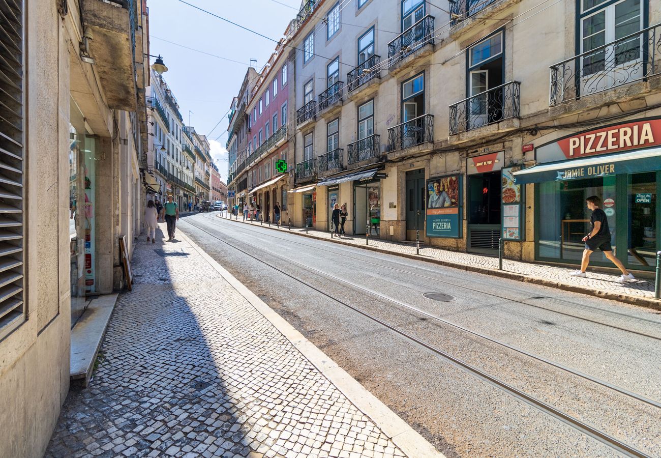 Apartamento em Lisboa - Big Flat w/Terrace up to 22guests by Central Hill