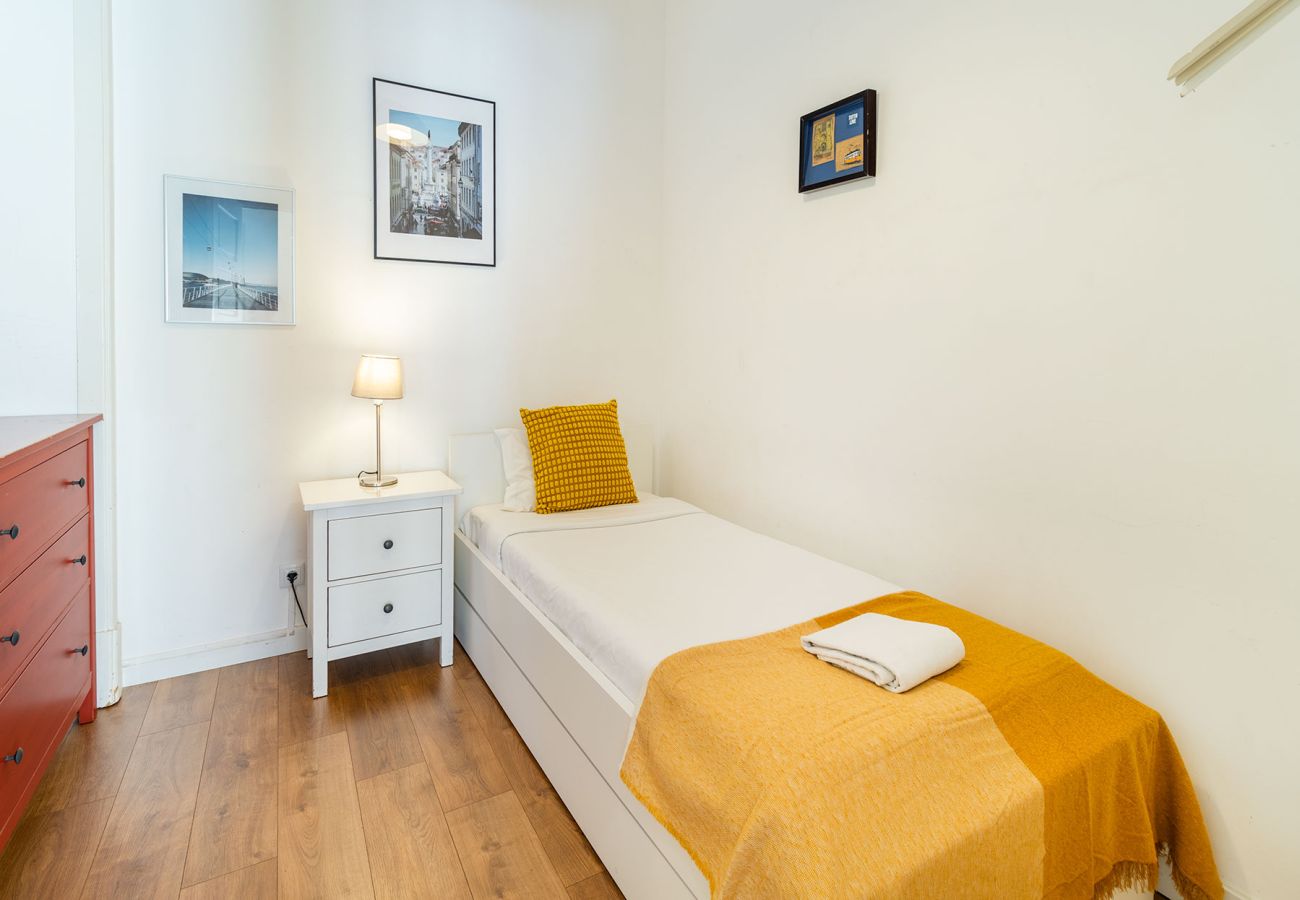 Apartamento em Lisboa - Central Chiado RC by Central Hill