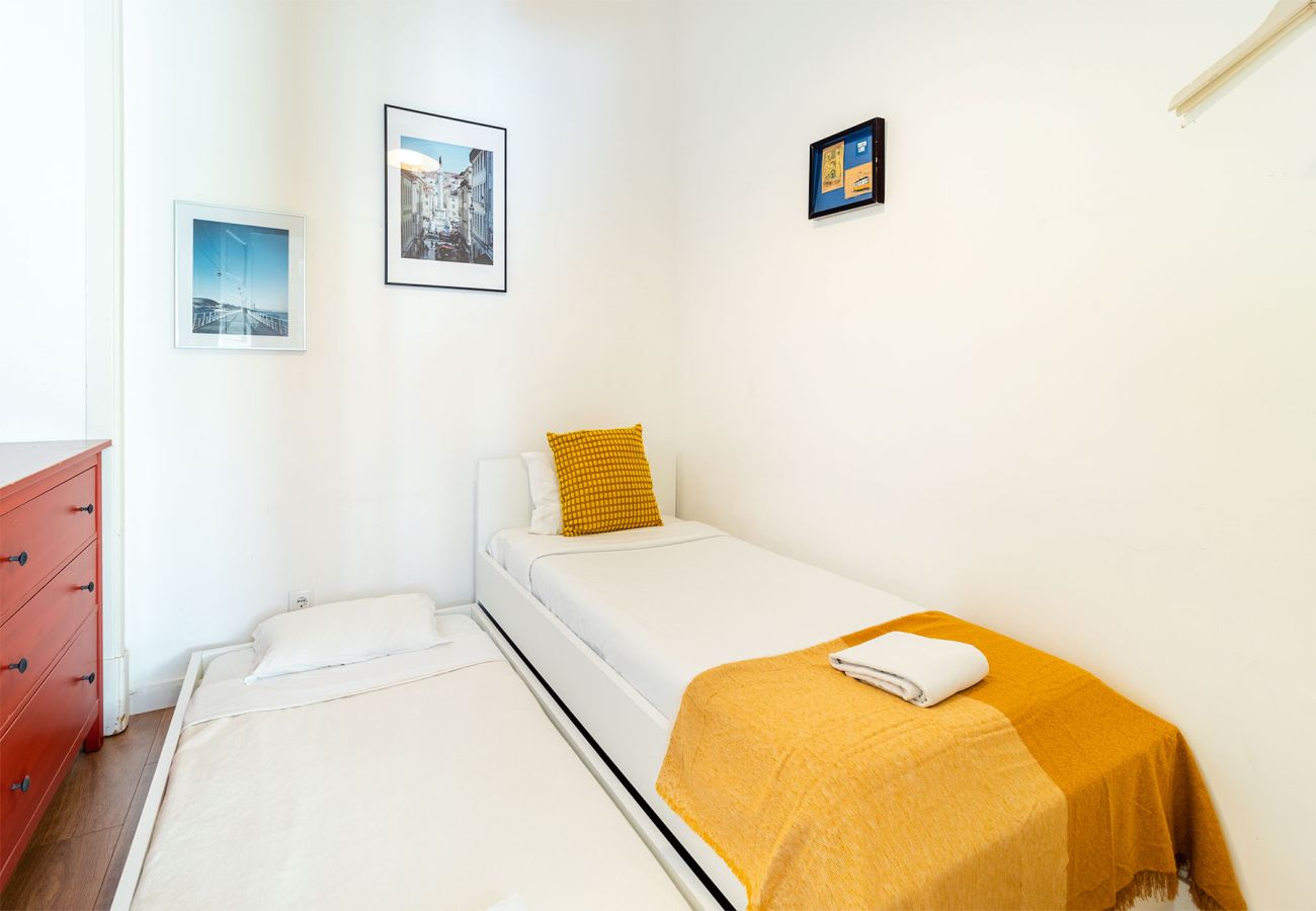 Apartamento em Lisboa - Central Chiado RC by Central Hill