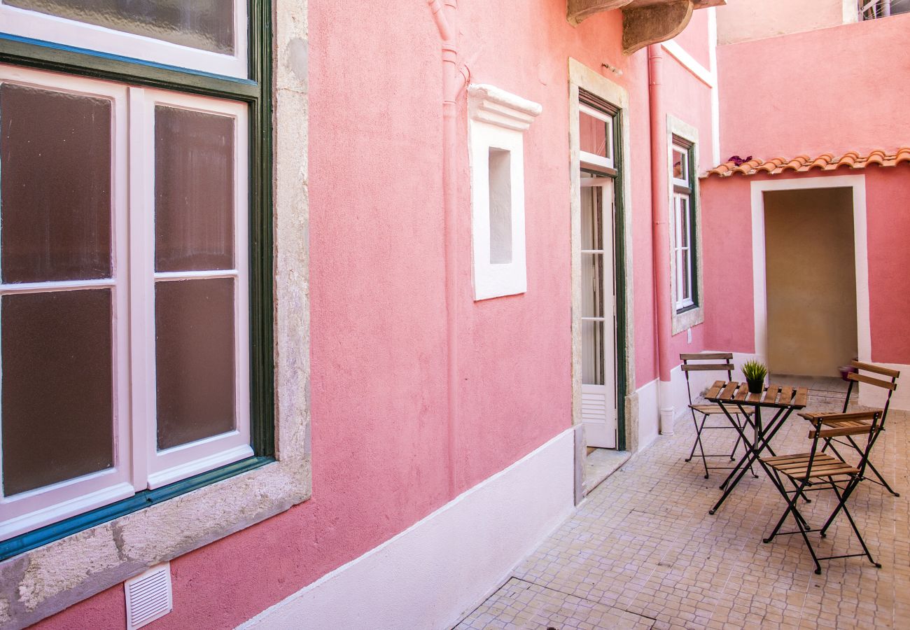 Apartamento em Lisboa - Central Apt w/Patio up to 17guests by Central Hill