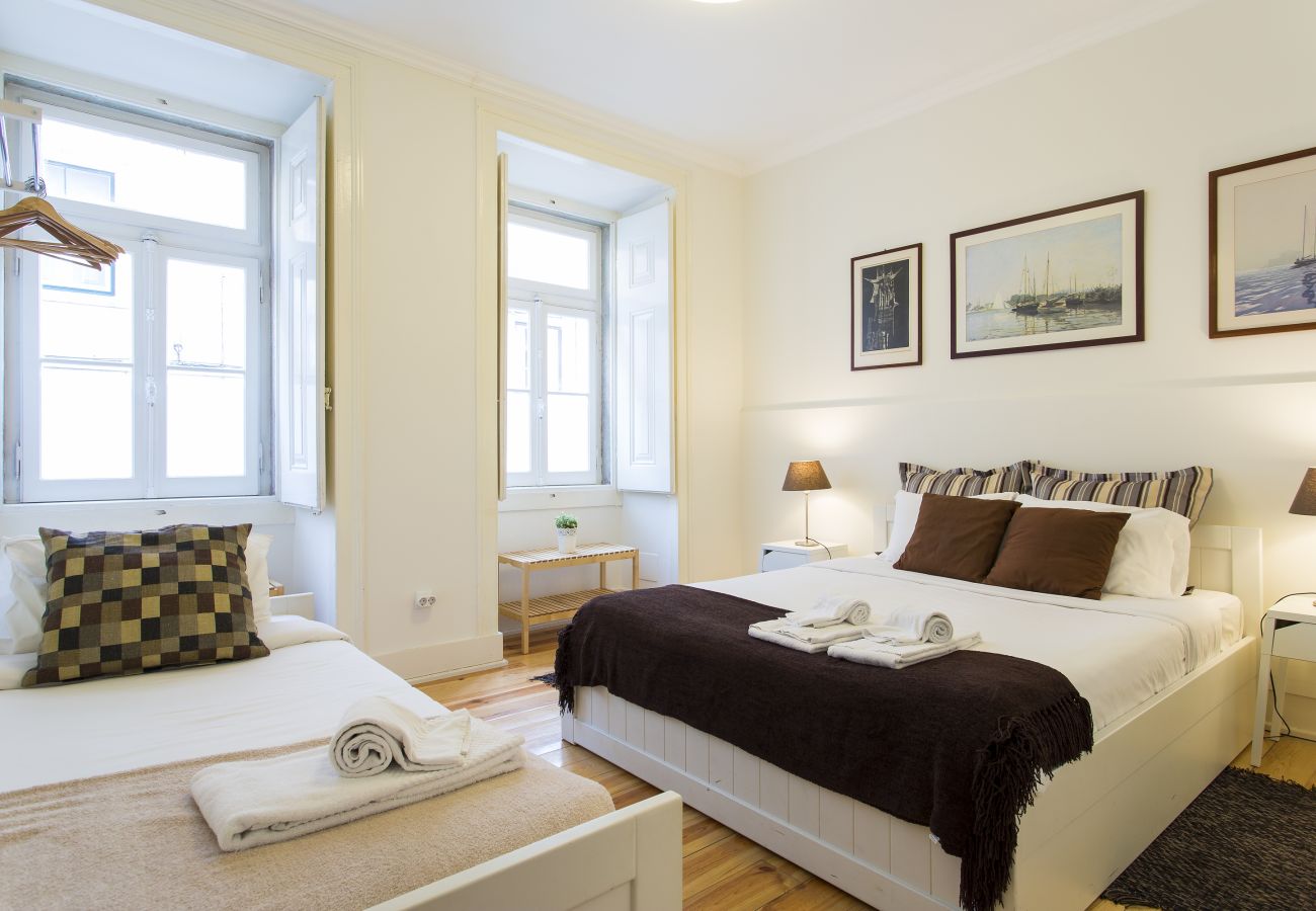 Apartamento em Lisboa - Central Apt w/Patio up to 17guests by Central Hill