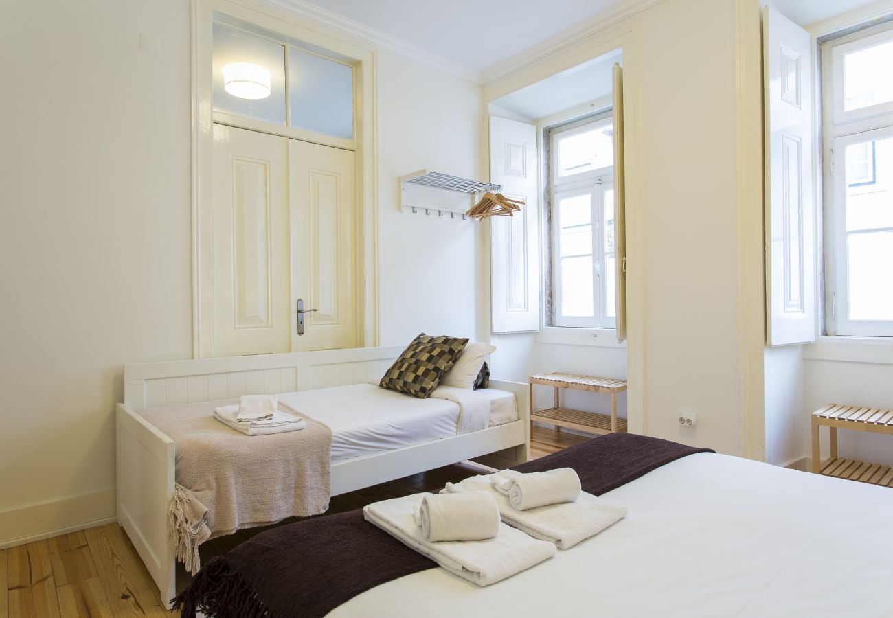 Apartamento em Lisboa - Central Apt w/Patio up to 17guests by Central Hill